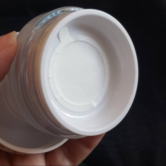 Marc Jacobs Finish Line Coconut Setting Powder - Picture 7 of 9